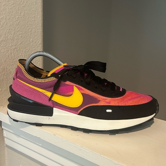 Men’s Size 7.5 Nike Waffle One Active Fuchsia Pink Yellow Black Shoes DA7995-600 - Picture 2 of 9
